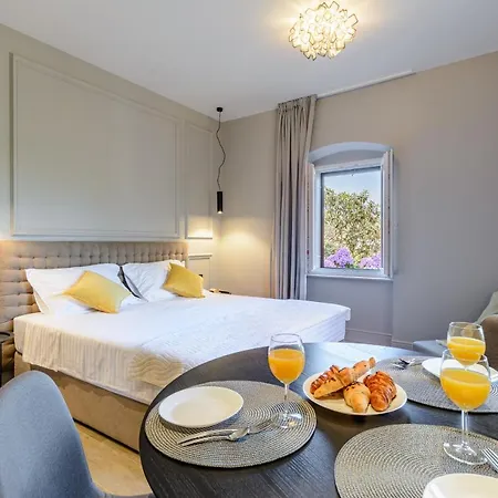 Dora Rooms&studios Sutivan