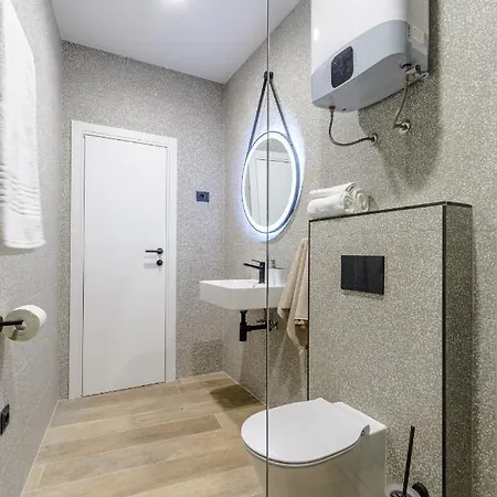 Dora And 3* سوتيفان