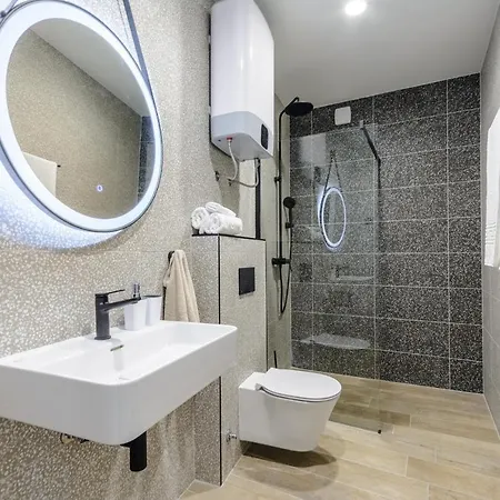 Dora And Gostinjska kuća