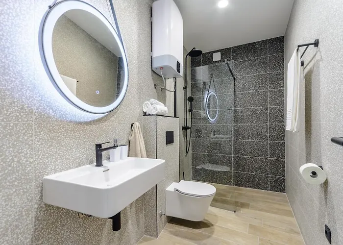 Dora And Vendégház